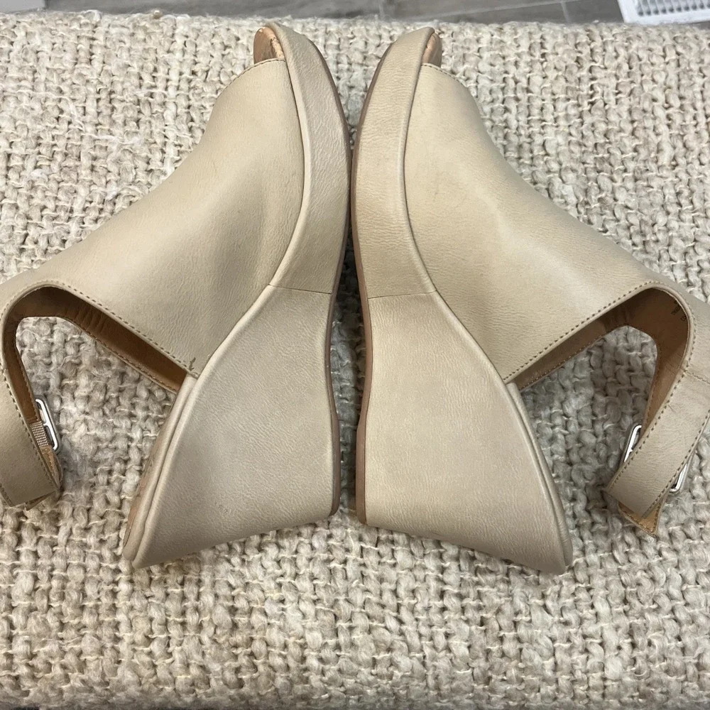 BORN b.o.c Women's Sophie Platform Wedge‎ Mule Size 10 M Beige Tan